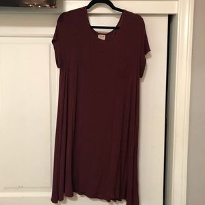 Burgundy T-shirt dress super cute